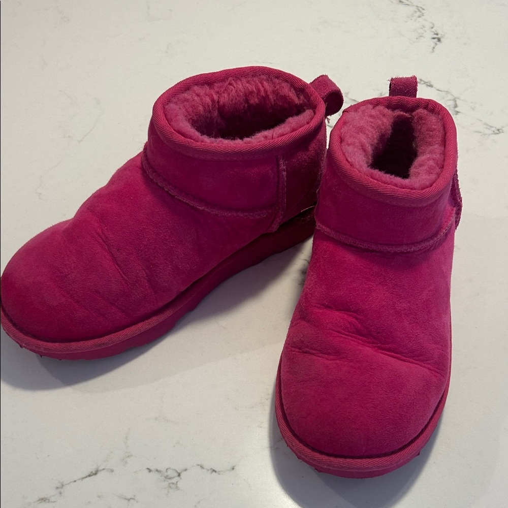 UGG Kids Classic Ultra Mini Boots in Vibrant Fuchsia
